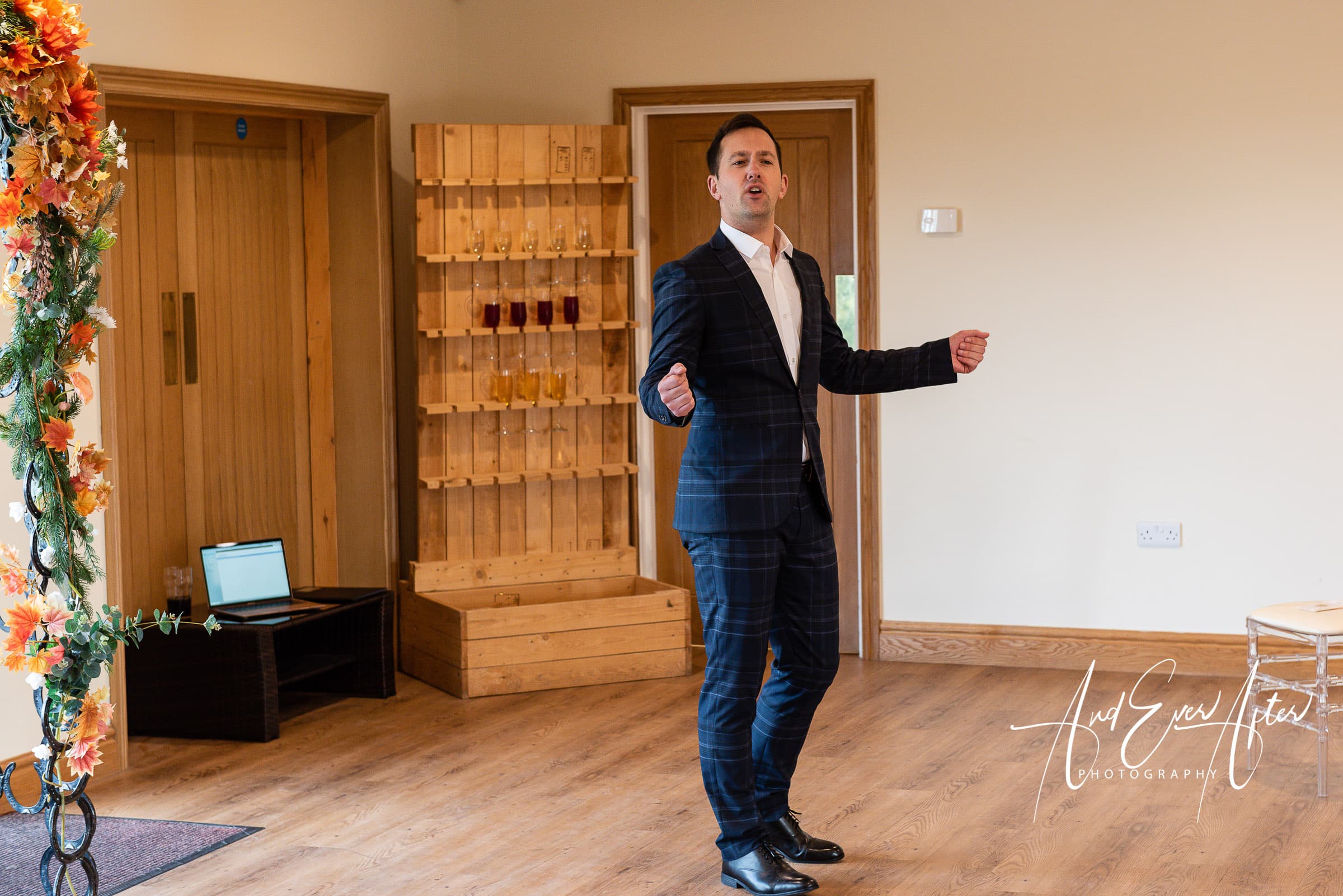 Read more about the article 5 Reasons Having a Master of Ceremonies at Your Wedding is a Game Changer
